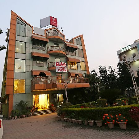 דהראדון Oyo 10072 Hotel Amrit Regency מראה חיצוני תמונה