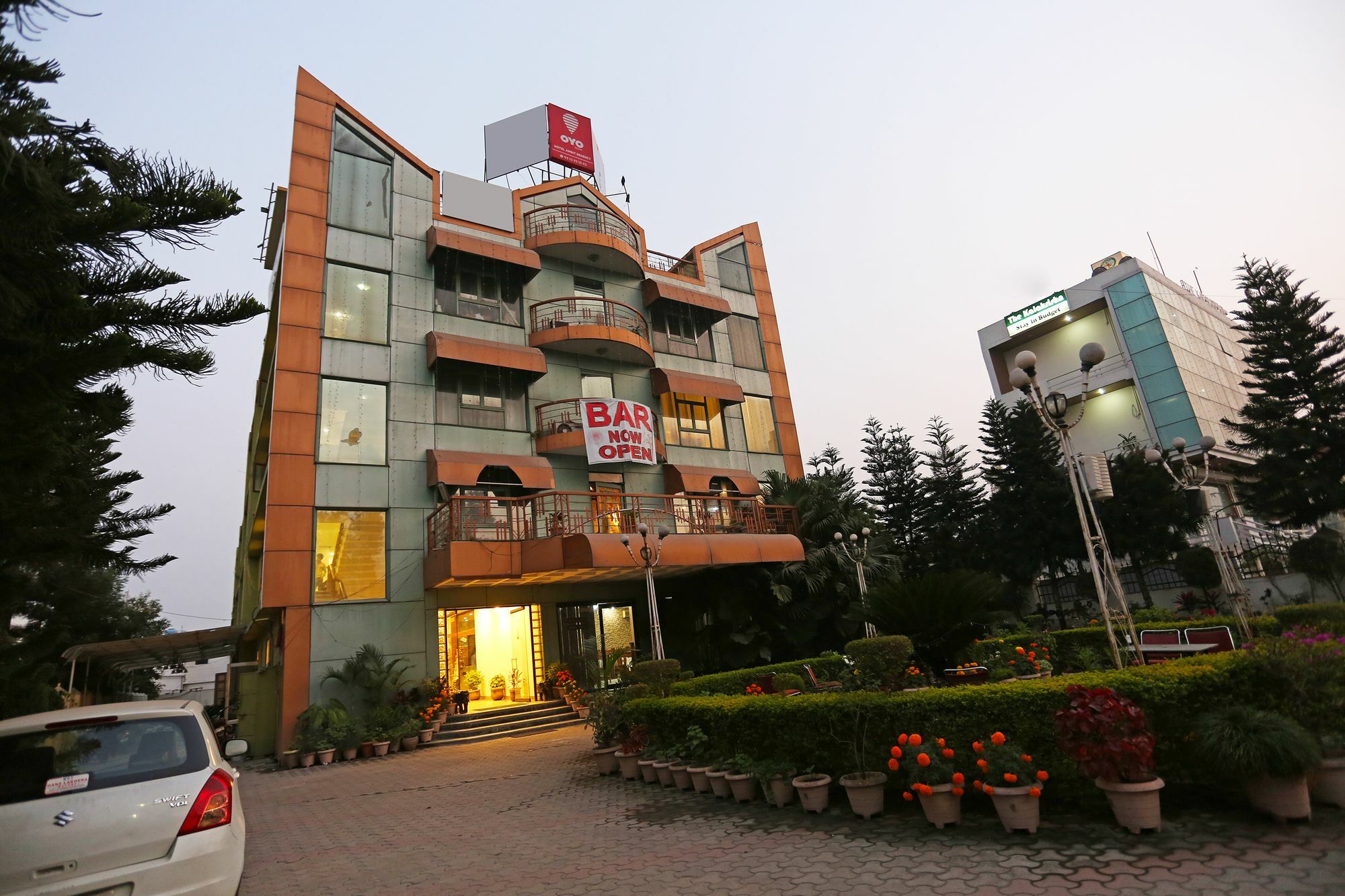דהראדון Oyo 10072 Hotel Amrit Regency מראה חיצוני תמונה