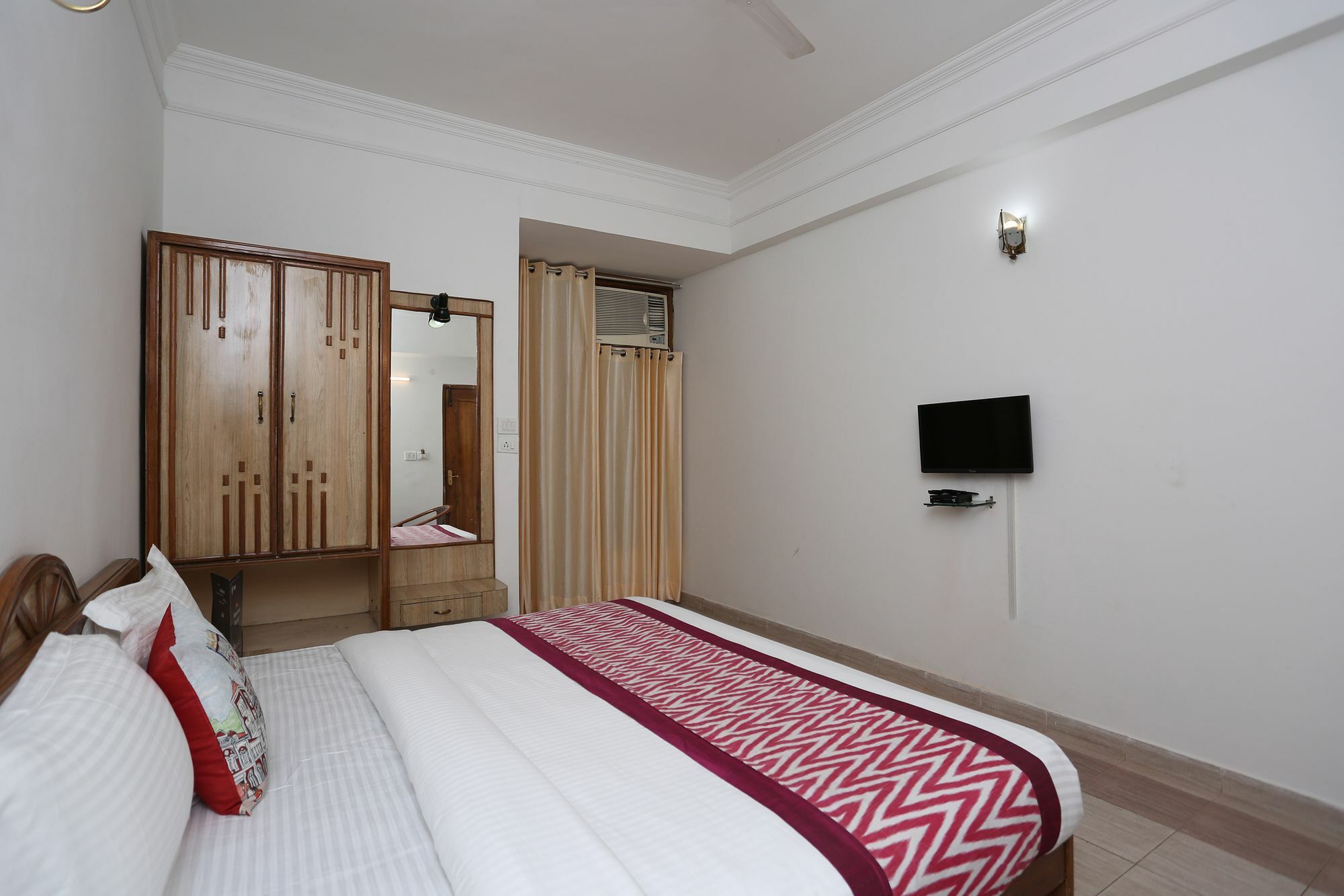 דהראדון Oyo 10072 Hotel Amrit Regency מראה חיצוני תמונה